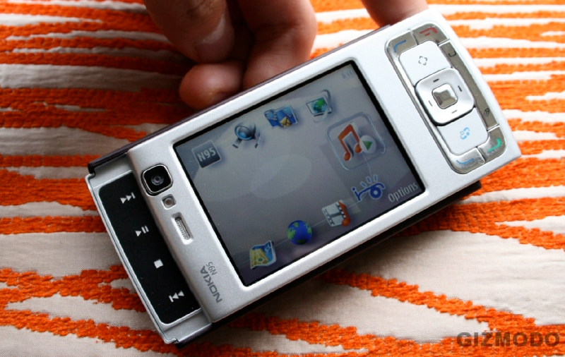 Illustration for article titled Gizmodo's Long-Ass Nokia N95 Review: Why it Rocks, Why it Sucks